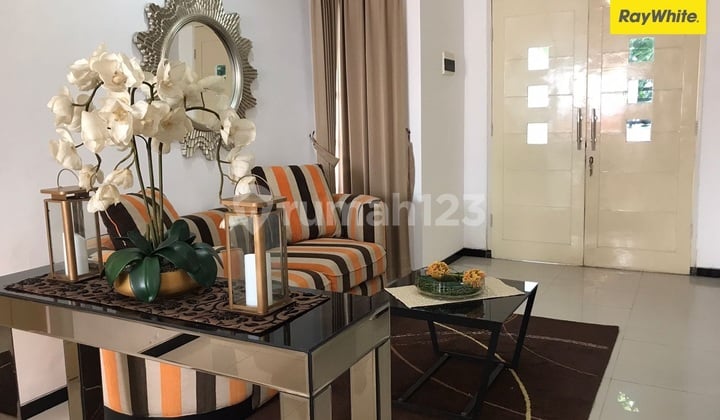 Dijual Rumah SHM Full Furnish di Taman Mulyosari Utara Surabaya Dijual Rumah SHM Full Furnish di Taman Mulyosari Utara Surabaya