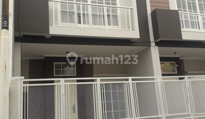 Dijual Rumah Baru 2 Lantai di Lebak Indah Regency Surabaya