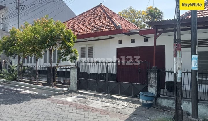 For Rent: House on Muria Street, Petemon, Central Surabaya