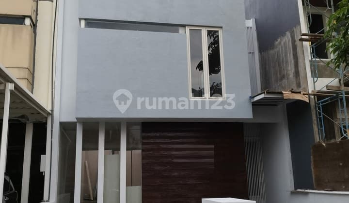 Disewakan Rumah 2 lantai di Graha Famili Verbana Surabaya