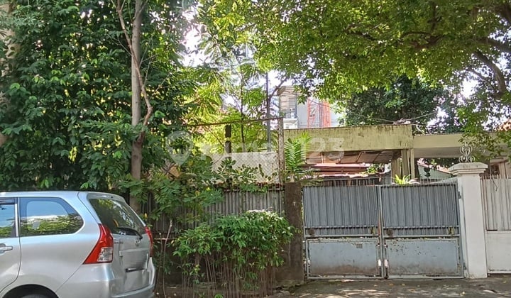 For Sale House on Melati Street, Genteng, Central Surabaya For Sale House on Melati Street, Genteng, Central Surabaya
