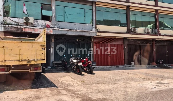 Disewakan Ruko 3 lantai di Jalan Rajawali Surabaya Disewakan Ruko 3 lantai di Jalan Rajawali Surabaya