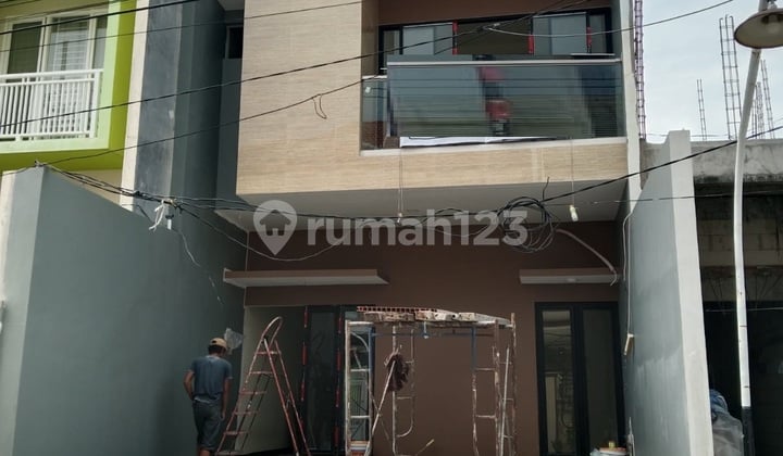 Dijual Rumah 2 lantai di Mulyosari Utara Surabaya Dijual Rumah 2 lantai di Mulyosari Utara Surabaya