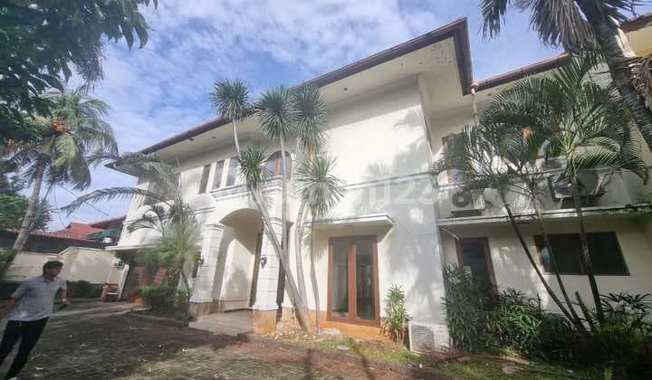 Disewakan Rumah Kemang 2 Lantai, Jakarta Selatan