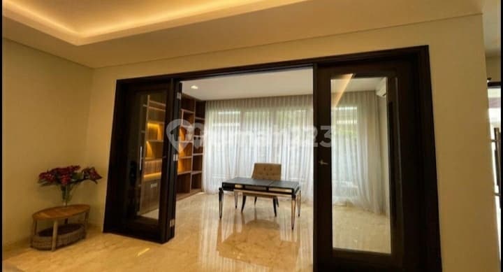 Disewakan Rumah Menteng Semi Furnished Bagus SHM Bagus 11.24