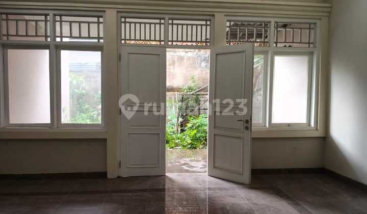 Siap Huni, Rumah, 2 Lantai, SHM, Dekat Pusat Perbelanjaan, di Lebak Bulus