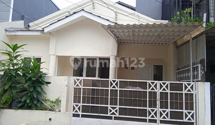 For Rent House Bintaro Land 120m² Building 170m² 3 Bedrooms 2 Bathrooms Certificate 8.24