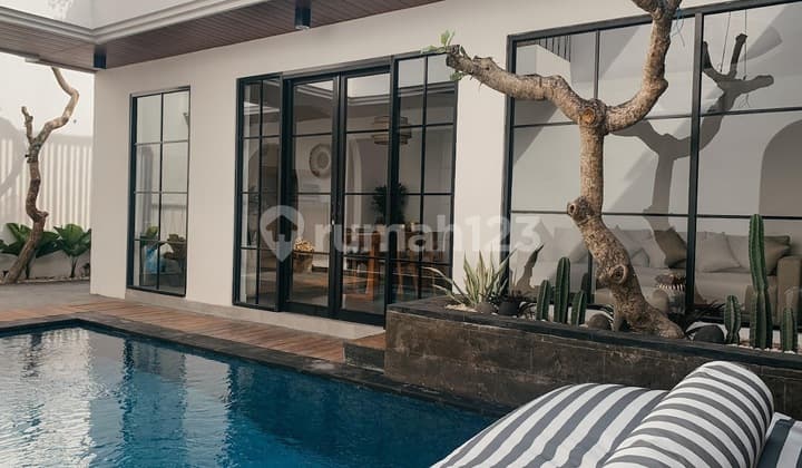 Luxury Villa in Canggu Near Finns Beach Club for Quick Sale