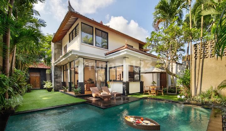 Tropical Beachside Villa At Seminyak Area For Rent