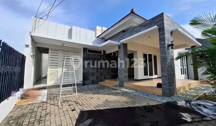 Rumah strategis tengah kota siap pakai di seteran semarang tengah