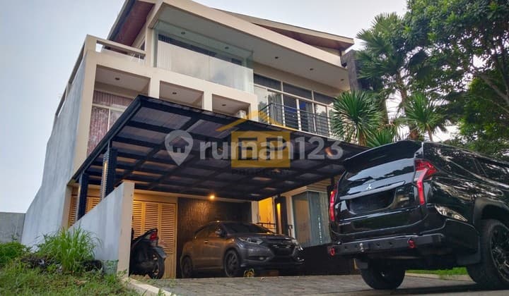 Dijual Rumah Mewah di Graha Taman Pelangi Bsb City
