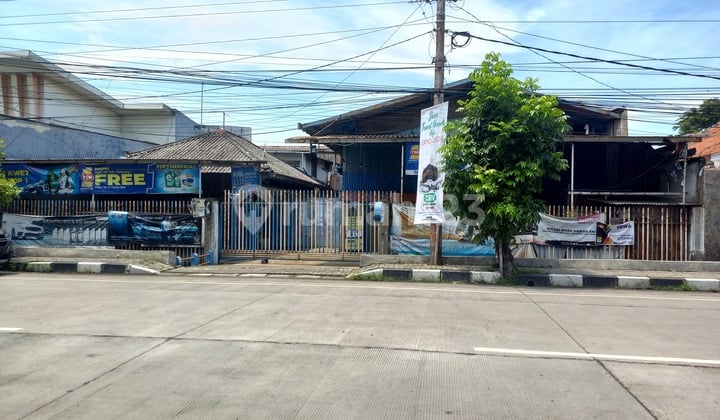 Land and Building Location on Hasanudin Main Road, North Semarang