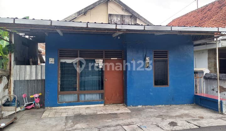 Land Measurement House on Barusari, Hos Cokroaminoto Street