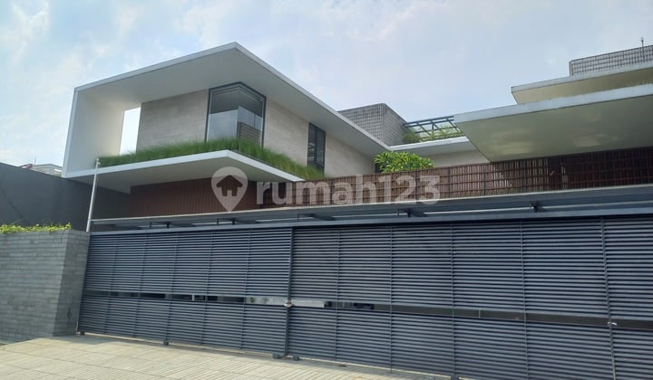 Rumah Mewah Furnish Ada Kolam Renang Dekat Akpol Gajahmungkur