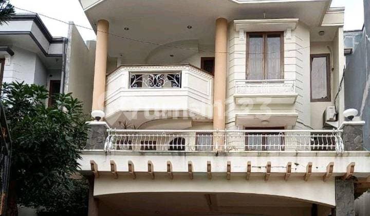 Rumah Mewah 3 Lantai Di Bukit Sari Banyumanik Dijual Murah