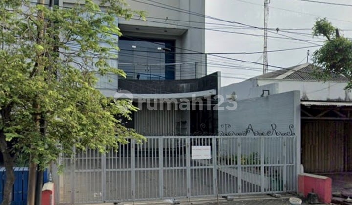 Gedung Komersil di Jl. Jend Sudirman Siliwangi Kalibanteng