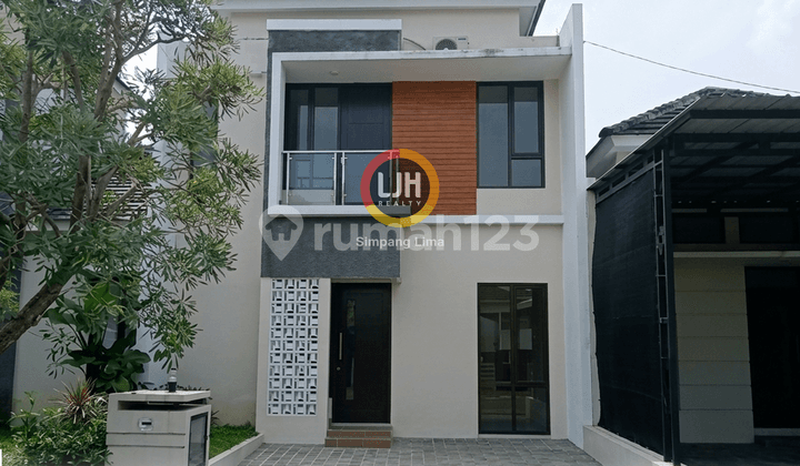 Modern 2-Story House in Emerald Garden Cluster Tembalang Near Undip