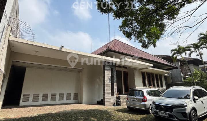 Beautiful, Spacious House Near Pvj Mall Bandung