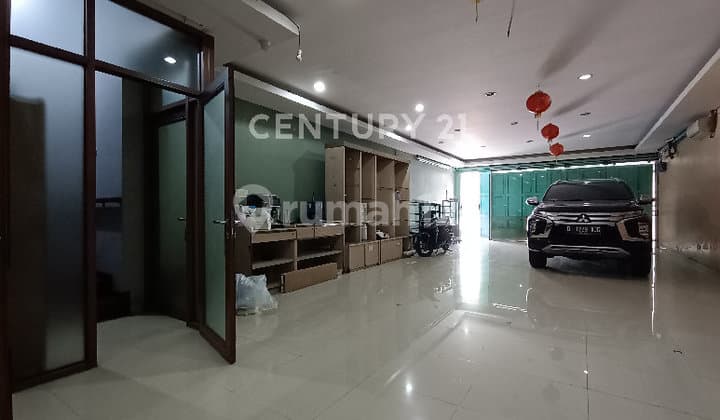 Disewakan Ruko 3 Lantai Di Area Strategis Mainroad Sudirman