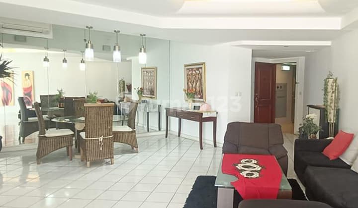 Disewa Fully Furnished 3 Bedroom, Middle Floor, Taman Anggrek Condominium