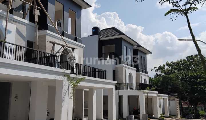 Luxury Ready-to-Occupy House Near Jatidiri Stadium, Exittol Jatingaleh, Gajahmungkur, Semarang City