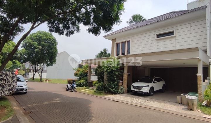 Mau di Lepas Buru Buru Hrga Murah Rumah Hoek di Foresta Ada Kolam Renangnya