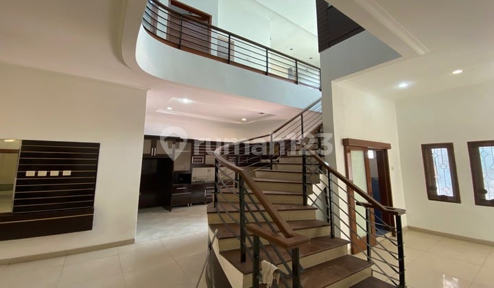 Wide House in Cideng Near ITC Roxy Mas Suitable for Business