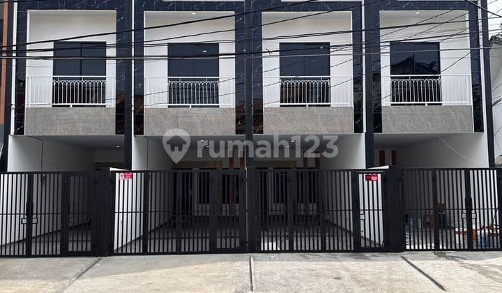 DIJUAL Unit Eksklusif - Hanya 4 Unit! RUMAH 3 LANTAI - TANJUNG DUREN, JAKARTA BARAT