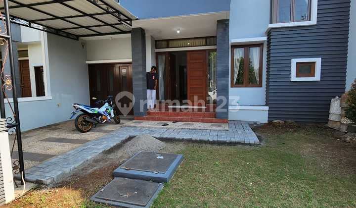 Disewakan Rumah Mewah Semi Furnished - Cluster Heliconia