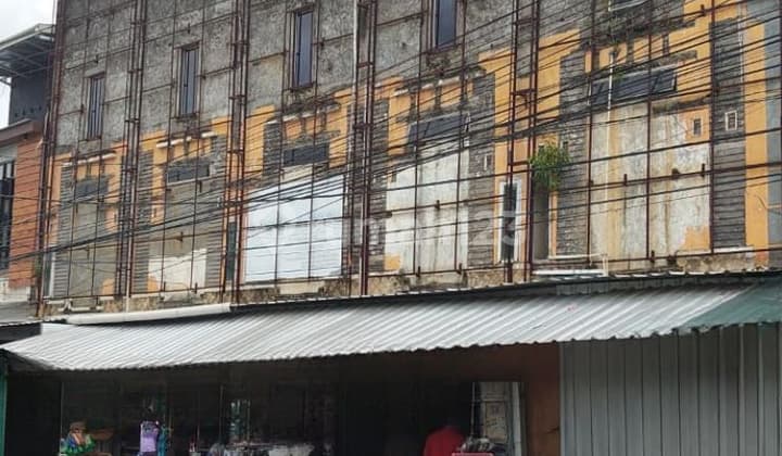 Makassar Shophouse for Sale Around Perintis Kemerdekaan Street, Paccerakkang Street, Pajjaiang Street