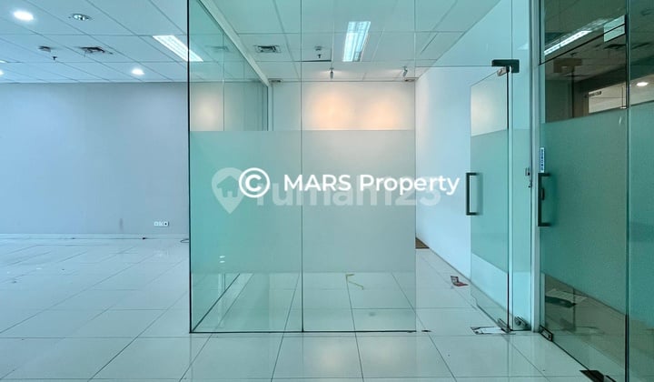OFFICE SPACE CENTRAL PARK JAKARTA BARAT SOHO CAPITAL 136m SEMI FURNISH