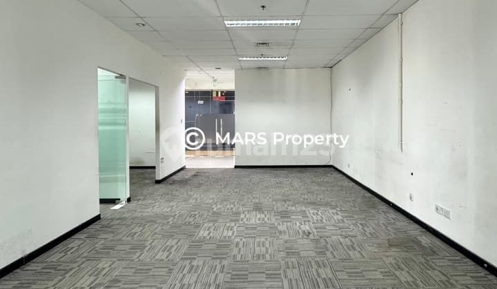OFFICE SOHO CAPITAL CENTRAL PARK JAKARTA BARAT 140m SEMI FURNISH
