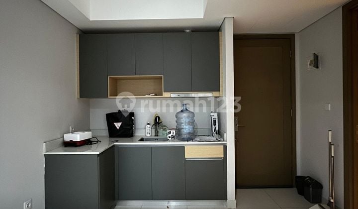 TAMAN ANGGREK RESIDENCES 1BR SEMI FURNISH POOL VIEW READY USE JARANG ADA