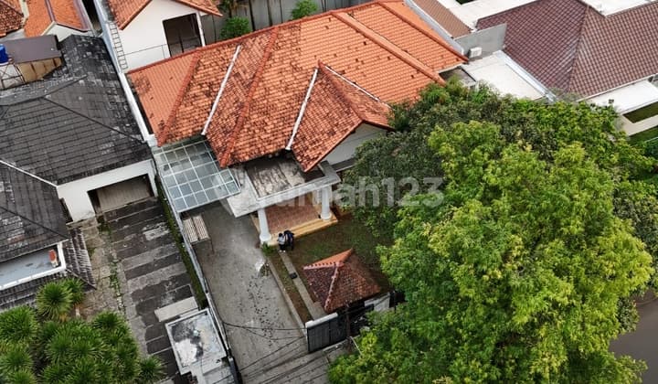 CLASSIC WELL-MAINTAINED HOUSE IN KEBAYORAN BARU, LAND PRICE CALCULATION, GOOD DEAL, QUIET LOCATION, WIDE ROAD ACCESS