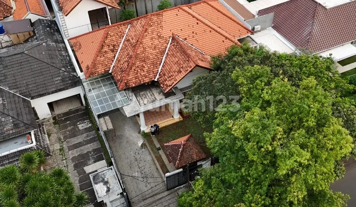 CLASSIC WELL-MAINTAINED HOUSE IN KEBAYORAN BARU, LAND PRICE CALCULATION, GOOD DEAL, QUIET LOCATION, WIDE ROAD ACCESS