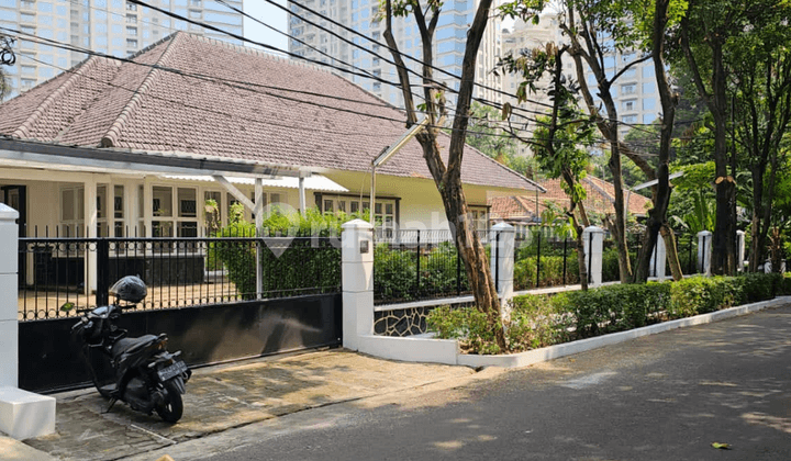 Classic Colonial House Jl. Martimbang Kebayoran Baru