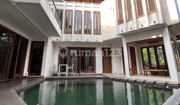 Modern Tropical House Pondok Indah, Lingkungan Tenang