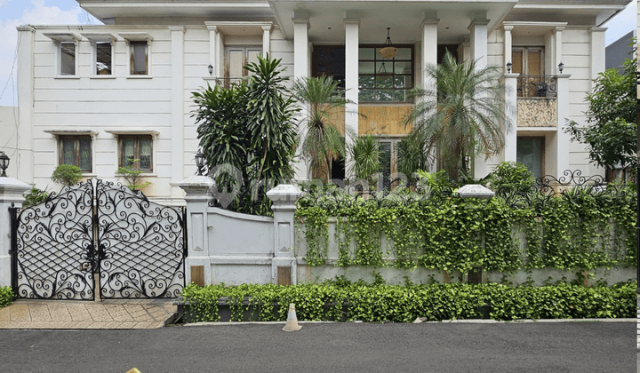 MODERN AMERICAN CLASSIC HOUSE JL. WIDYA CHANDRA, SCBD - SOUTH JAKARTA