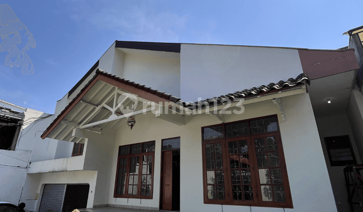 MODERN CLASSIC HOUSE KEBAYORAN BARU DEKAT SENOPATI DAN SCBD