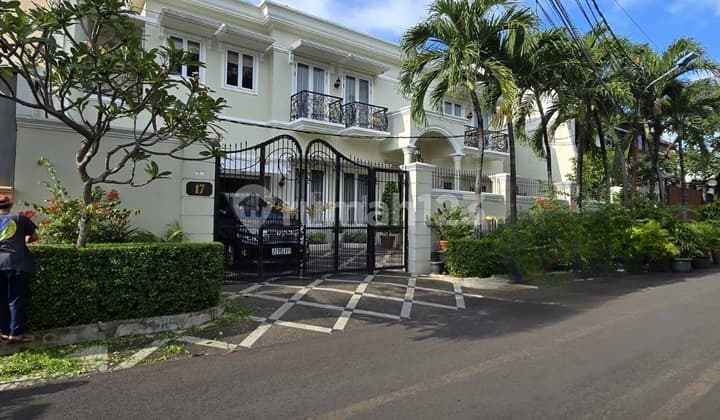 RUMAH MEWAH KOMPLEK ELITE SLIPI