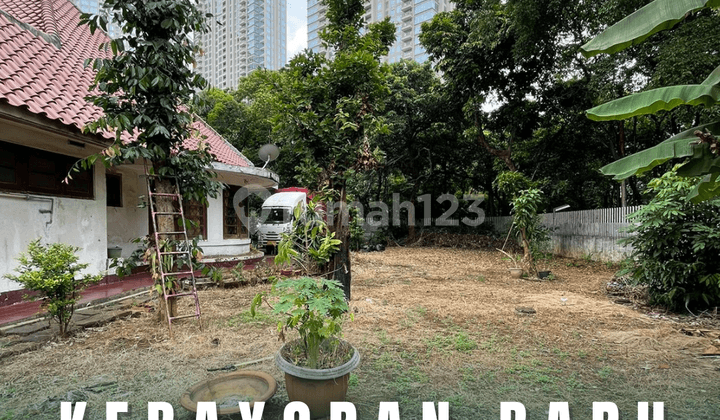 RUMAH LAMA HITUNG TANAH HOOK POSITION LINGKUNGAN TENANG, RINDANG, NYAMAN DEKAT SENAYAN DAN SCBD