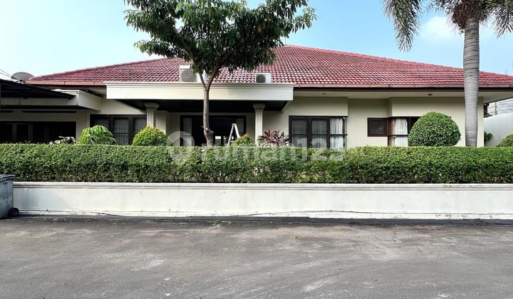 MURAH RUMAH CANTIK CIPETE DALAM KOMPLEK PRIVATE KOLAM RENANG TAMAN LUAS