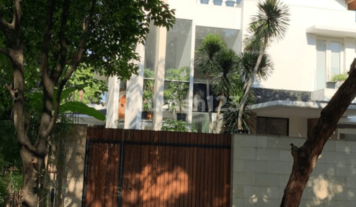 MODERN TROPICAL HOUSE PRESTIGIOUS COMPOUND, CLOSE TO RING 1, WIDE STREET, GREEN, PEACEFUL NEAR SCBD AND SUDIRMAN