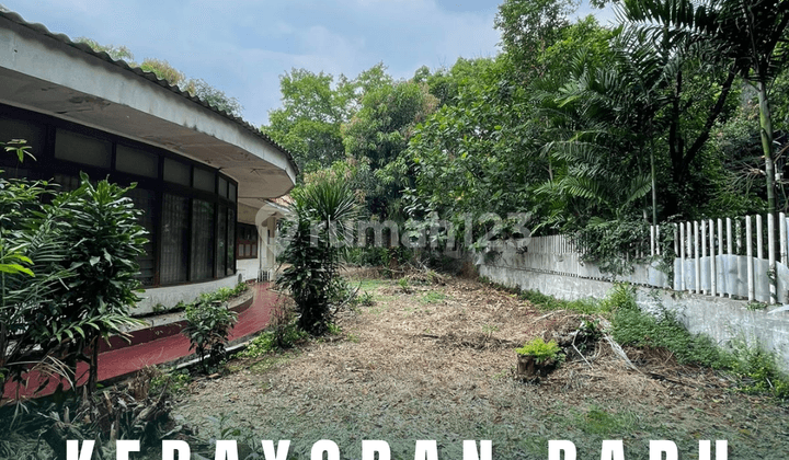 RUMAH LAMA HITUNG TANAH HOOK POSITION LINGKUNGAN TENANG, RINDANG, NYAMAN DEKAT SENAYAN DAN SCBD