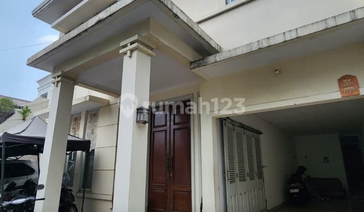 RUMAH MINIMALIST 2 LANTAI TERAWAT
