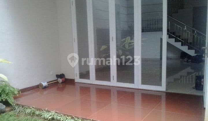 Rumah Baru SHM 2 Lantai Bebas Banjir di Kemang Jakarta