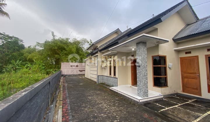Rumah Murah Tanah Luas SHM Dijual Cepat di Jakal Km 10