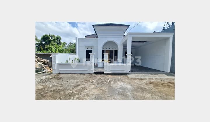 Ready-to-occupy American classic house near Purwomartani toll exit.