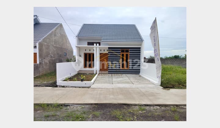 Rumah Dekat Pasar Godean, Murah Meriah Desain Modern