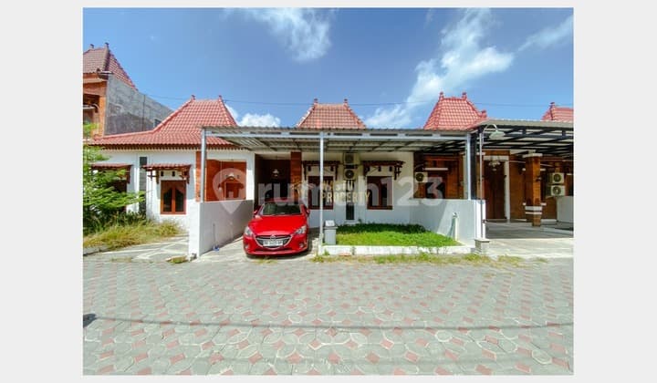 Cheap Prambanan House in an Ethnic-Themed Housing Complex